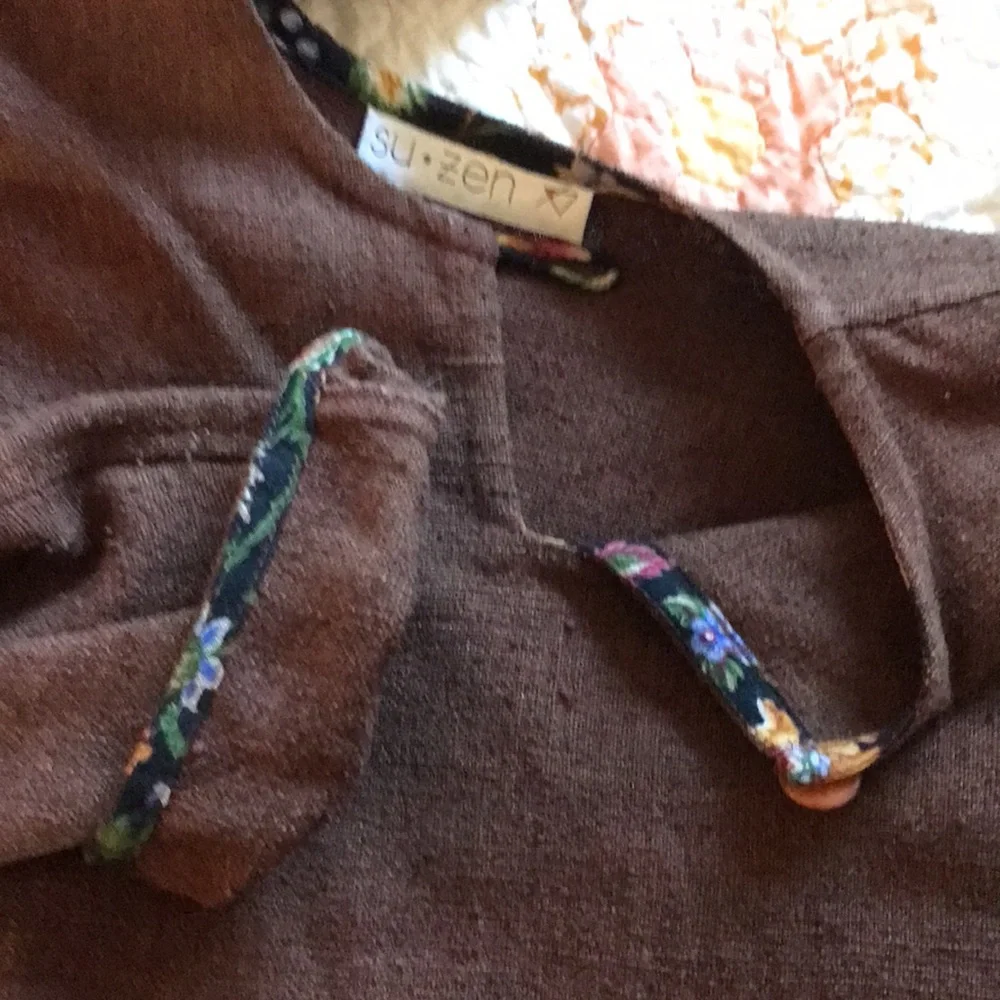 Su•Zen brown silk top - Picture 3 of 7